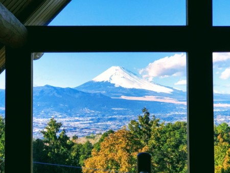 ロフト正面には世界遺産の雄大な富士山