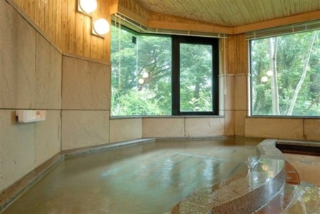 大理石浴槽　トルマトロン温泉
