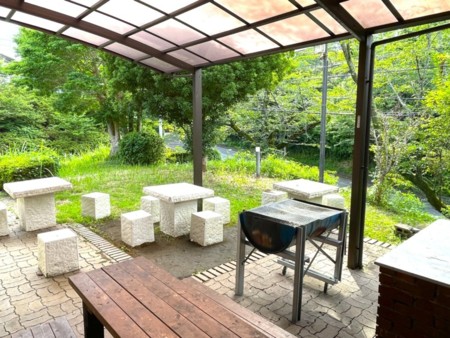 BBQは屋根付きです。