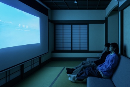 120インチの大画面シアタールーム