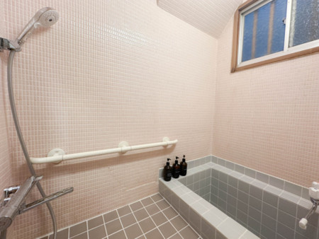 レトロなタイル風呂