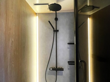 シャワーブース